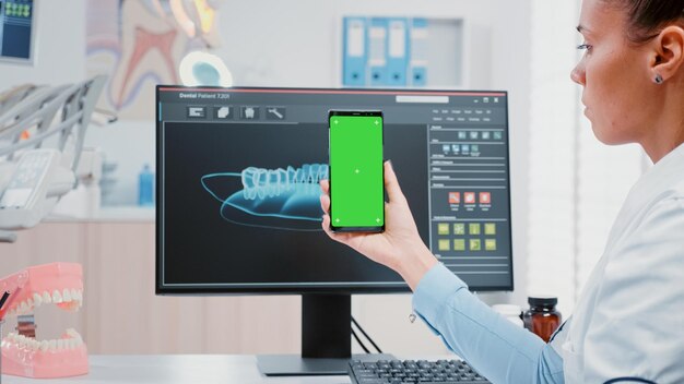 Jak nowoczesne technologie zmieniają podejście do leczenia stomatologicznego?